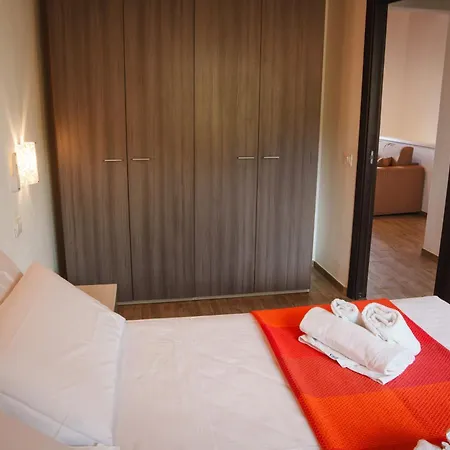 12 Minutes Walk From Delle Rotonde Apartamento