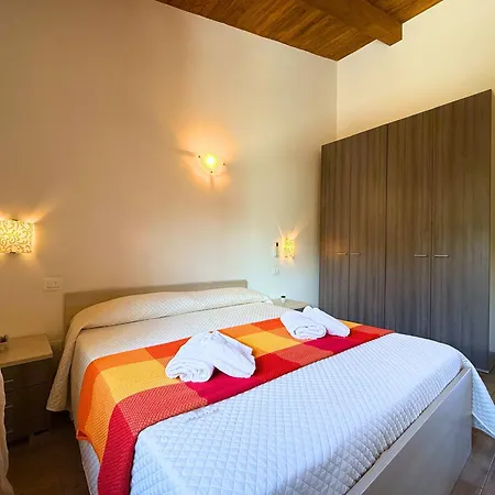 דירה 12 Minutes Walk From Delle Rotonde טרופאה