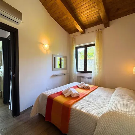 12 Minutes Walk From Delle Rotonde Apartment