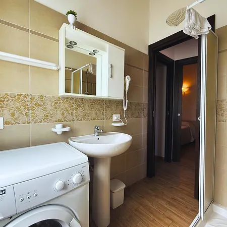 Apartament 12 Minutes Walk From Delle Rotonde
