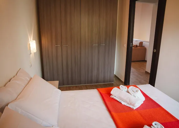 12 Minutes Walk From Delle Rotonde Apartment