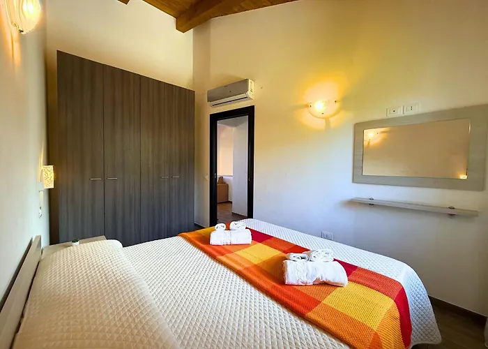 דירה 12 Minutes Walk From Delle Rotonde טרופאה